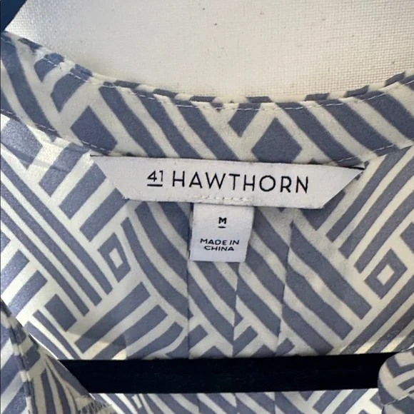 Sleeveless Women’s Blouse Tank Top Medium, Blue & White, Sheer Geometric Pattern - Picture 8 of 13